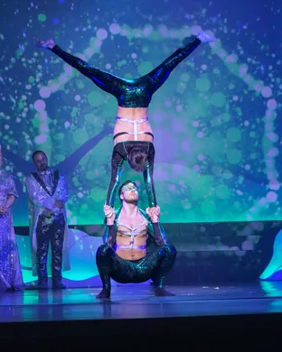 Cirque Musica Holiday Wonderland